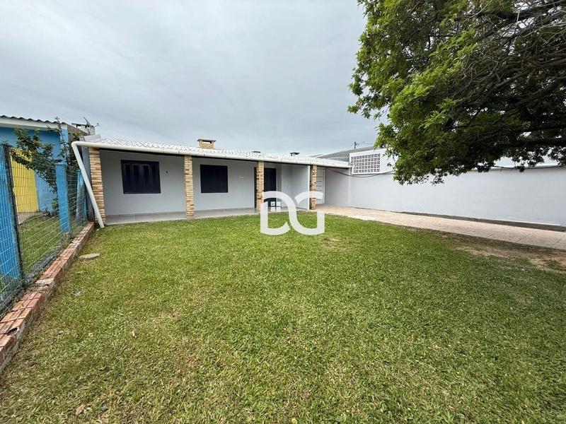 Residência composta por 03 dormitórios, sala de estar e jantar