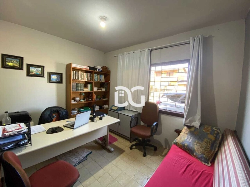 Ampla casa composta por quatro dormitórios proporcionando conforto: 15ª foto da galeria de imagens do imóvel