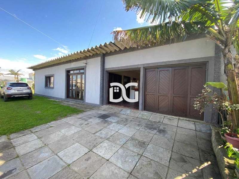 Ampla casa composta por quatro dormitórios proporcionando conforto