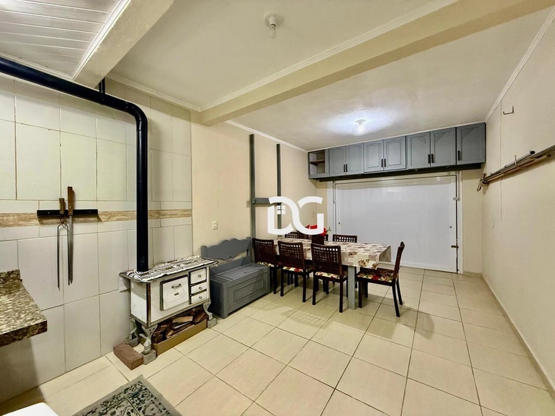 Ampla casa composta por quatro dormitórios, com piscina: 17ª foto da galeria de imagens do imóvel