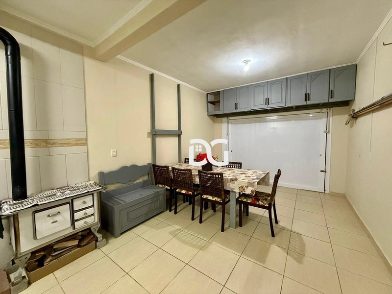 Ampla casa composta por quatro dormitórios, com piscina: 18ª foto da galeria de imagens do imóvel