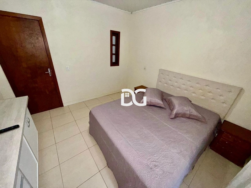 Ampla casa composta por quatro dormitórios, com piscina: 13ª foto da galeria de imagens do imóvel