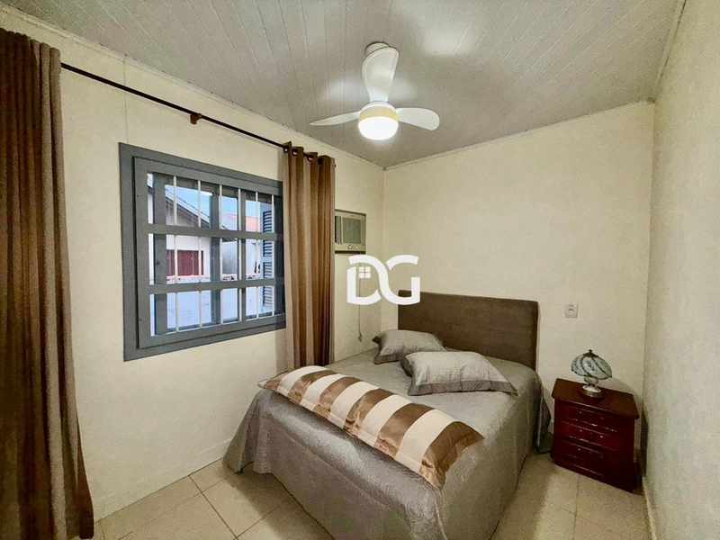 Ampla casa composta por quatro dormitórios, com piscina: 8ª foto da galeria de imagens do imóvel