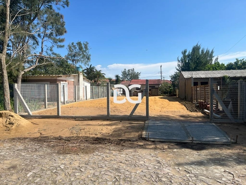 Terreno com dimensões de 12x25 metros, totalizando 300m²: 1ª foto da galeria de imagens do imóvel