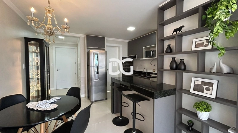 Lindo apartamento mobiliado e decorado a meia quadra do mar