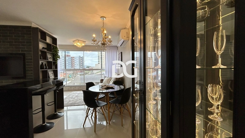 Lindo apartamento mobiliado e decorado a meia quadra do mar: 3ª foto da galeria de imagens do imóvel