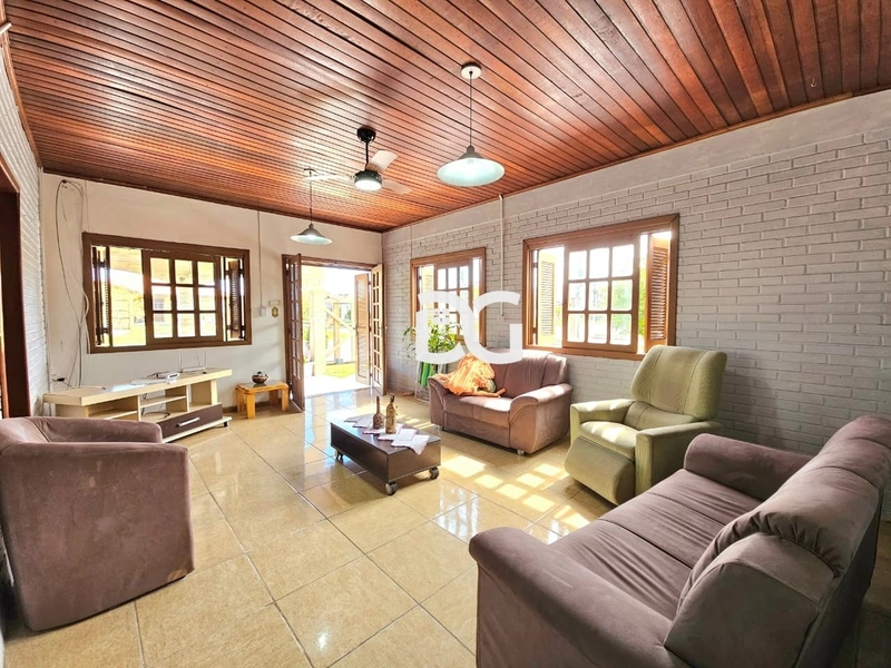 Casa composta de 3 dormitórios: 3ª foto da galeria de imagens do imóvel