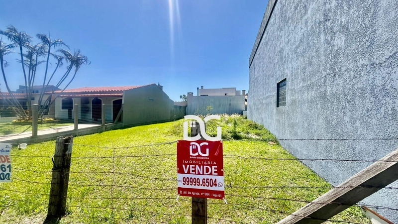 Terreno com dimensões de 11x29,7, localizado na avenida principal: 1ª foto da galeria de imagens do imóvel