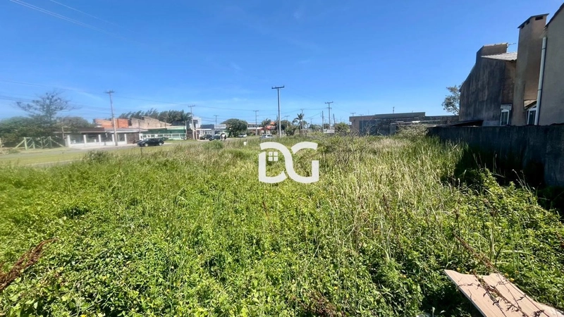 Terreno amplo medindo 18x35, totalmente cercado: 1ª foto da galeria de imagens do imóvel