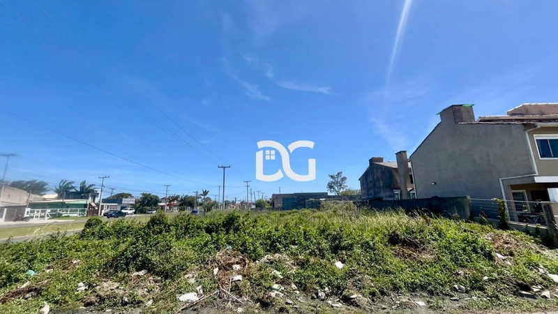 Terreno amplo medindo 18x35, totalmente cercado: 2ª foto da galeria de imagens do imóvel