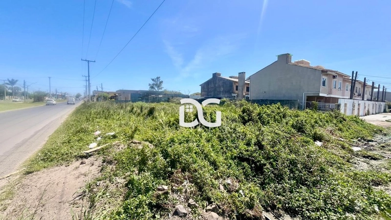 Terreno amplo medindo 18x35, totalmente cercado: 3ª foto da galeria de imagens do imóvel