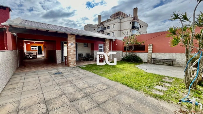 Casa composta por 2 dormitórios, sendo 1 suíte: 1ª foto da galeria de imagens do imóvel