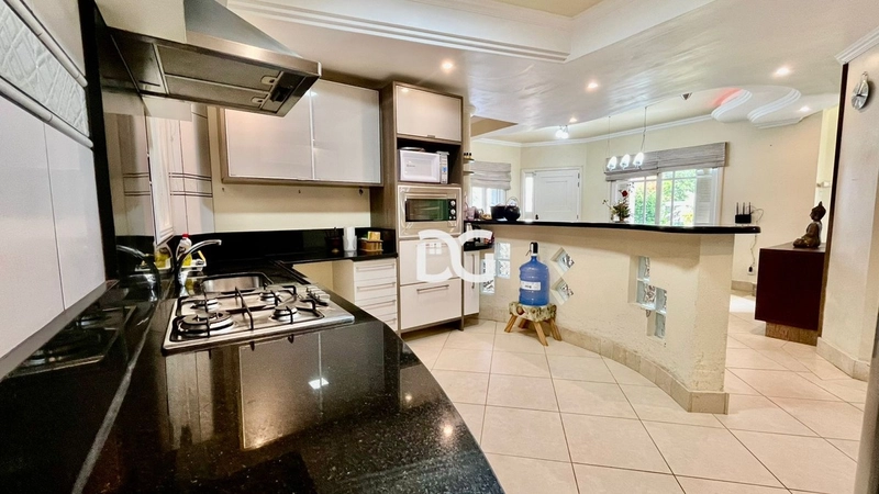 Sobrado amplo e confortável perfeito para quem busca conforto: 8ª foto da galeria de imagens do imóvel