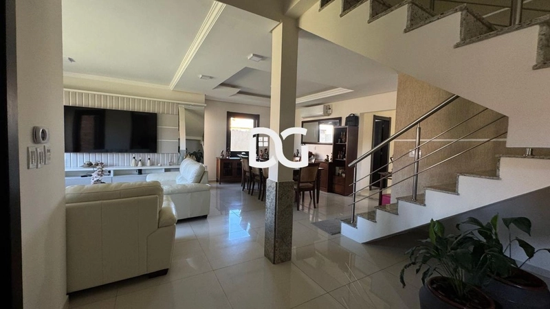 AMPLO SOBRADO JUNTO AO FORÚM DE TRAMANDAÍ: 2ª foto da galeria de imagens do imóvel