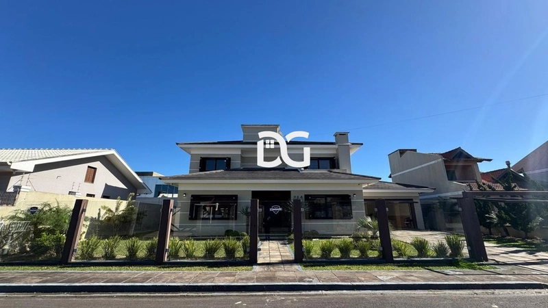 AMPLO SOBRADO JUNTO AO FORÚM DE TRAMANDAÍ: 1ª foto da galeria de imagens do imóvel