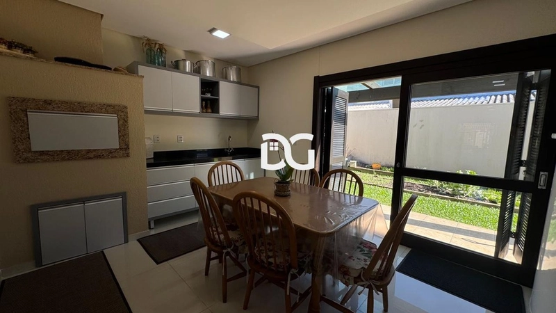 AMPLO SOBRADO JUNTO AO FORÚM DE TRAMANDAÍ: 12ª foto da galeria de imagens do imóvel