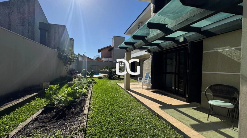 AMPLO SOBRADO JUNTO AO FORÚM DE TRAMANDAÍ: 5ª foto da galeria de imagens do imóvel