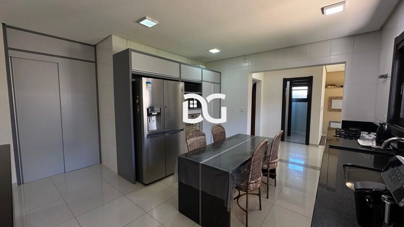 AMPLO SOBRADO JUNTO AO FORÚM DE TRAMANDAÍ: 16ª foto da galeria de imagens do imóvel