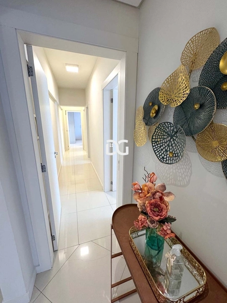 AMPLO APARTAMENTO A VENDA JUNTO AO MAR EM TRAMANDAÍ: 3ª foto da galeria de imagens do imóvel