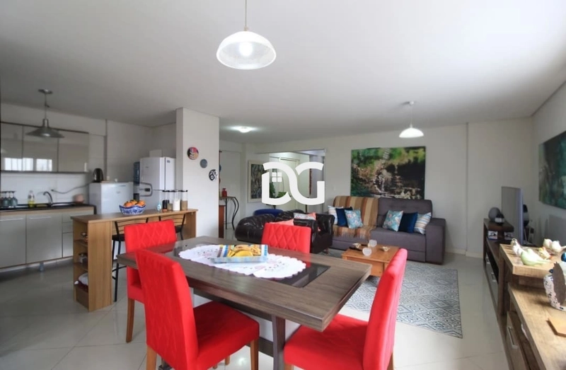 AMPLO APARTAMENTO A VENDA JUNTO AO MAR EM TRAMANDAÍ