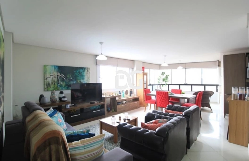 AMPLO APARTAMENTO A VENDA JUNTO AO MAR EM TRAMANDAÍ: 3ª foto da galeria de imagens do imóvel