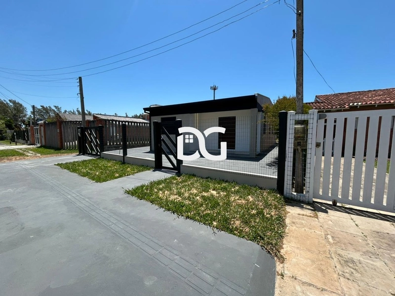 CASA A VENDA NO CENTRO DE IMBÉ