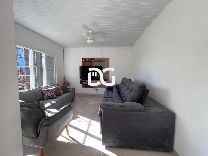 CASA PROXIMA DO MAR E DA AVENIDA A PLATAFORMA EM TRAMANDAÍ: 3ª foto da galeria de imagens do imóvel