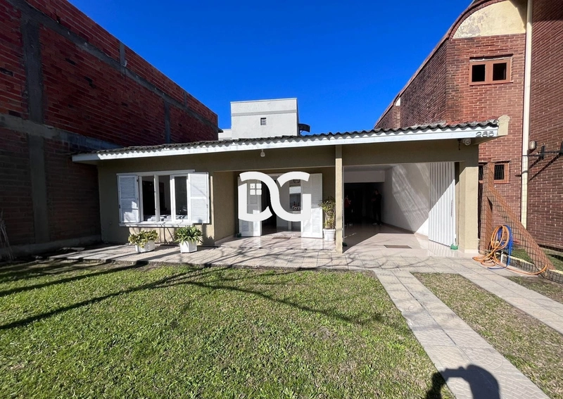 CASA PROXIMA DO MAR E DA AVENIDA A PLATAFORMA EM TRAMANDAÍ: 2ª foto da galeria de imagens do imóvel