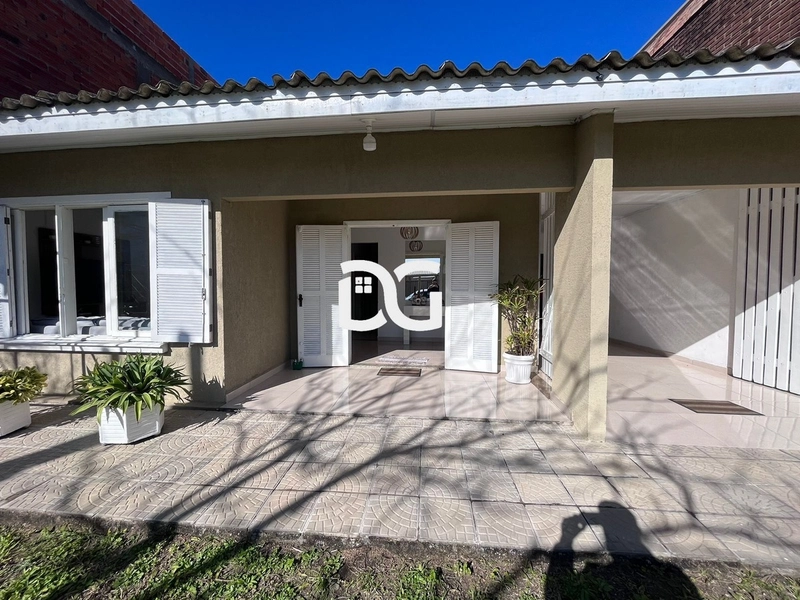 CASA PROXIMA DO MAR E DA AVENIDA A PLATAFORMA EM TRAMANDAÍ