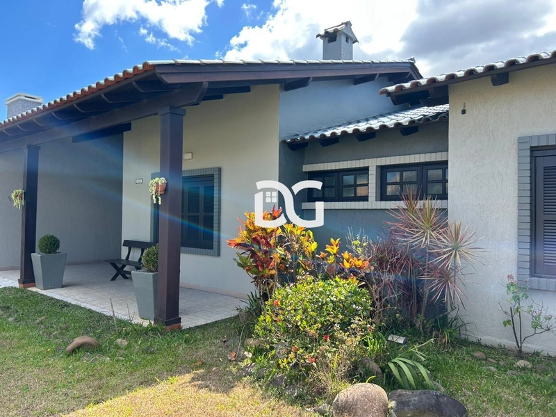 Casa aconchegante, composta por 3 dormitórios, sendo 1 suíte