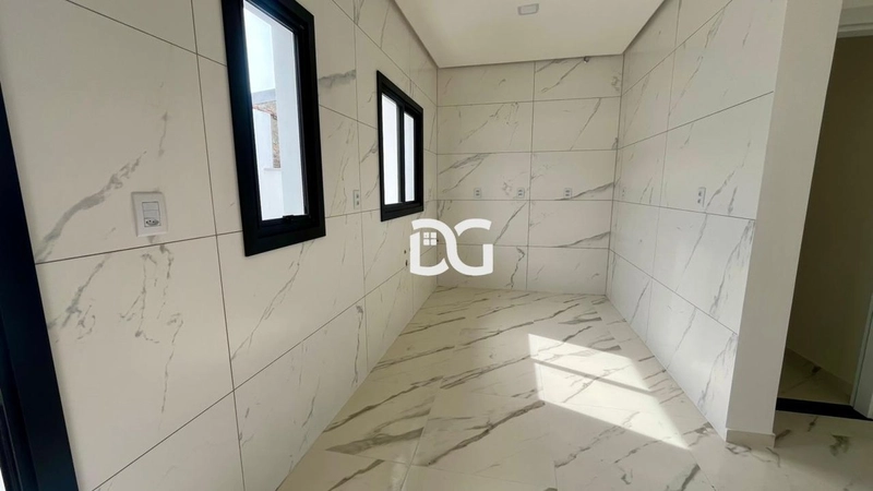 Casa em excelente localização para venda em Tramandaí-RS: 3ª foto da galeria de imagens do imóvel