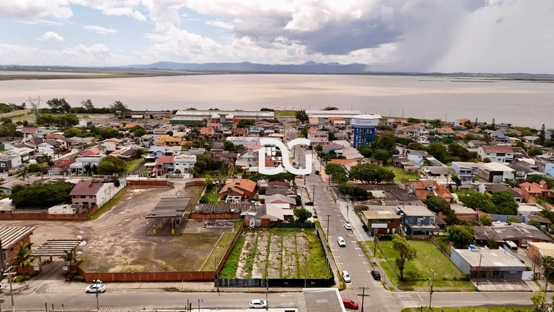 Lote urbano de esquina, ideal para quem busca moradia e investimento: 2ª foto da galeria de imagens do imóvel