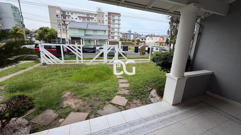 Sobrado amplo e funcional, ideal para quem busca conforto e espaço.: 3ª foto da galeria de imagens do imóvel