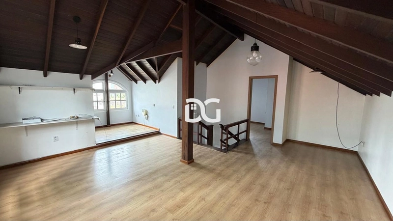 Sobrado amplo e funcional, ideal para quem busca conforto e espaço.: 19ª foto da galeria de imagens do imóvel