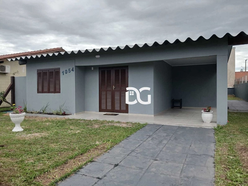 CASA SEMI MOBILIADA NO CENTRO DE IMBÉ