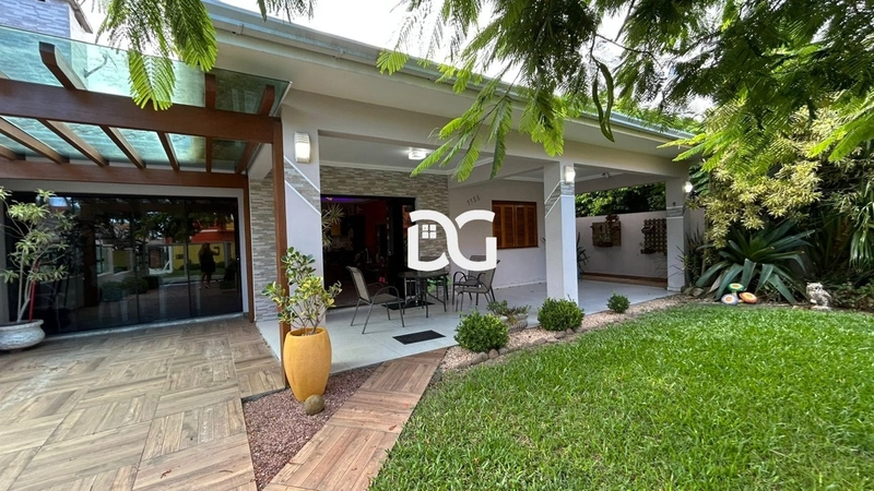 CASA MOBILIADA NO CENTRO DE TRAMANDAÍ: 3ª foto da galeria de imagens do imóvel