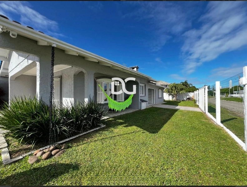 Casa espaçosa e funcional, composta por 5 dormitórios, sendo 2 suítes: 2ª foto da galeria de imagens do imóvel