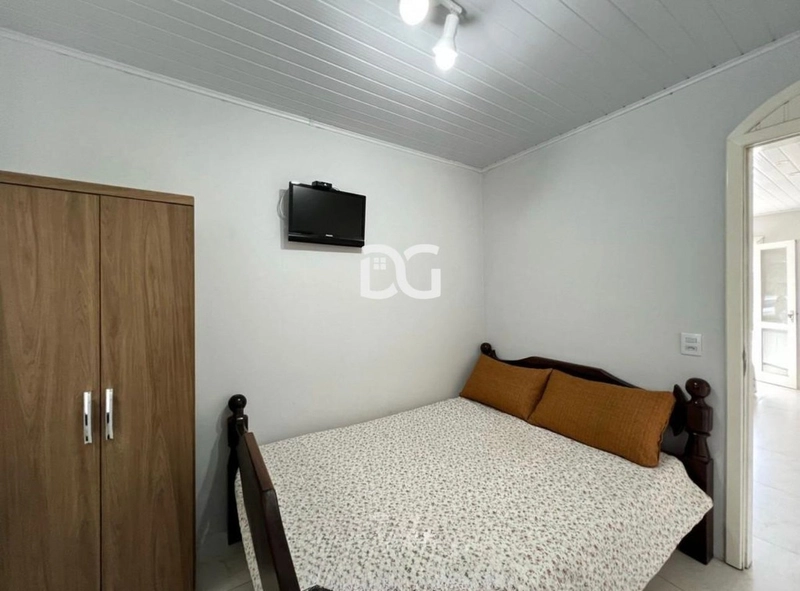 Casa espaçosa e funcional, composta por 5 dormitórios, sendo 2 suítes: 19ª foto da galeria de imagens do imóvel