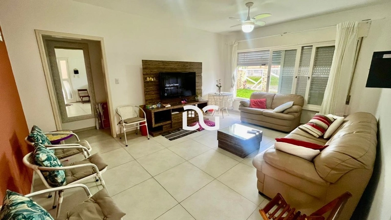 Casa em laje, espaçosa e bem distribuída, composta por 4 dormitórios: 3ª foto da galeria de imagens do imóvel