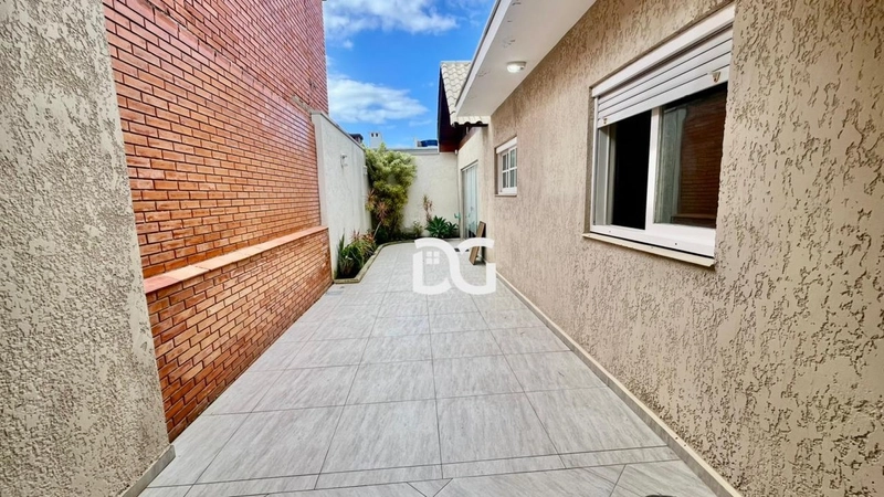 Casa em laje, espaçosa e bem distribuída, composta por 4 dormitórios: 16ª foto da galeria de imagens do imóvel