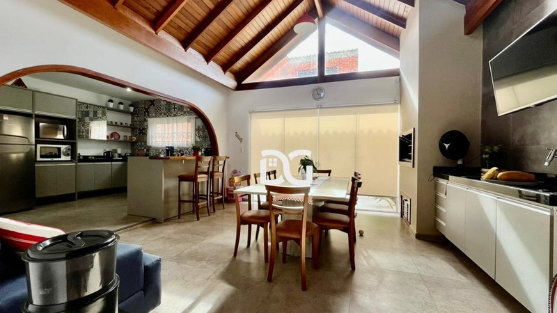 Casa em laje, espaçosa e bem distribuída, composta por 4 dormitórios: 7ª foto da galeria de imagens do imóvel