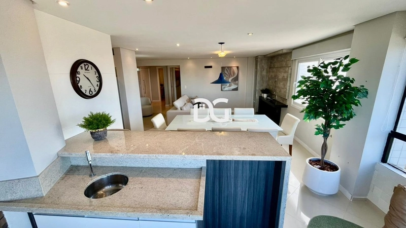 AMPLO APARTAMENTO A VENDA JUNTO AO MAR EM TRAMANDAÍ: 6ª foto da galeria de imagens do imóvel