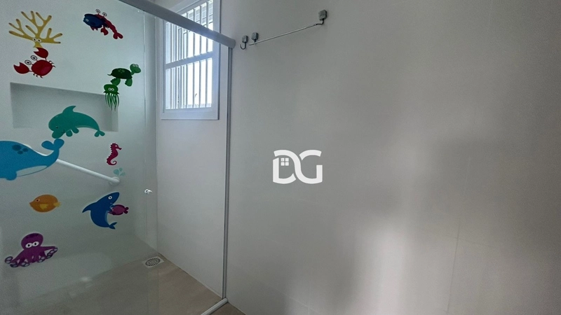 Casa nova, moderna e aconchegante, composta por 4 suítes amplas: 25ª foto da galeria de imagens do imóvel