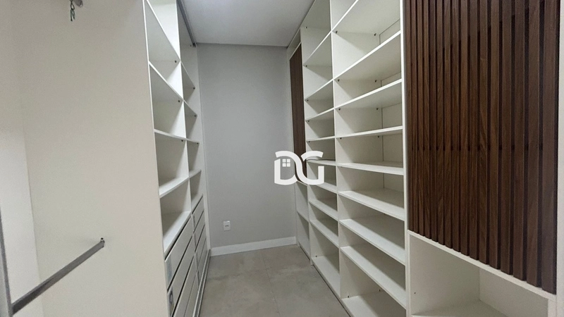 Casa nova, moderna e aconchegante, composta por 4 suítes amplas: 14ª foto da galeria de imagens do imóvel