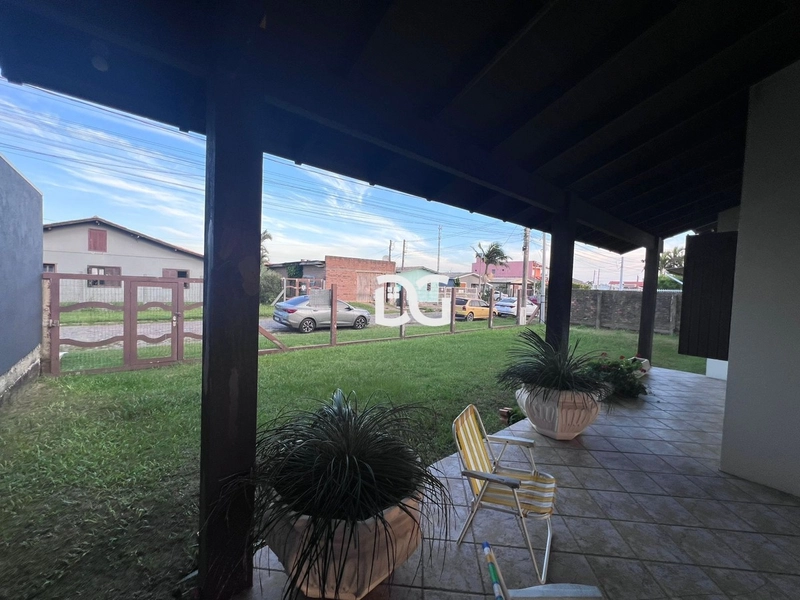 Casa com 2 dorm. e abrigo para 3 carros: 2ª foto da galeria de imagens do imóvel