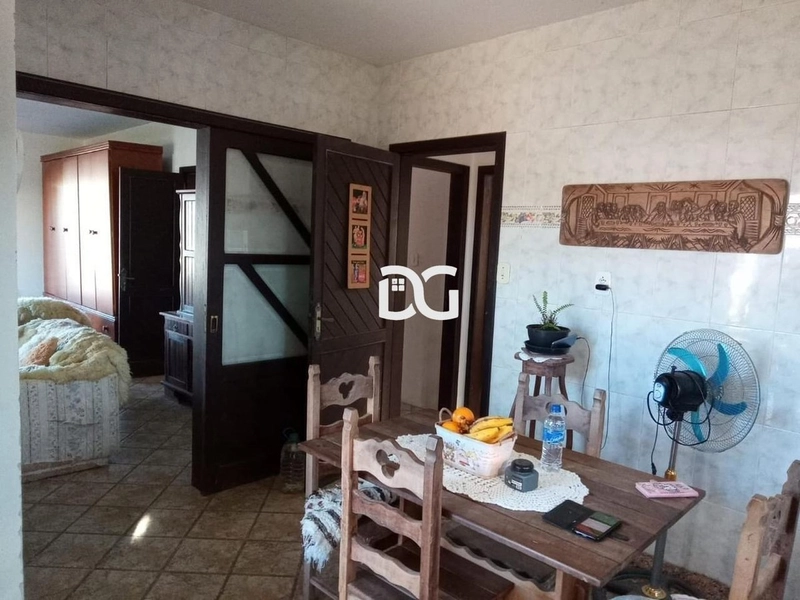 Casa com 2 dorm. e abrigo para 3 carros: 6ª foto da galeria de imagens do imóvel