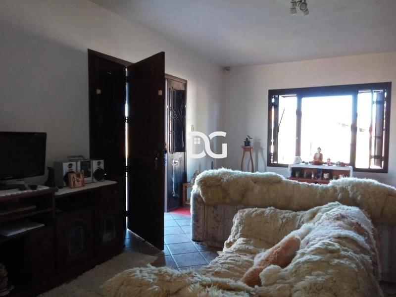 Casa com 2 dorm. e abrigo para 3 carros: 7ª foto da galeria de imagens do imóvel