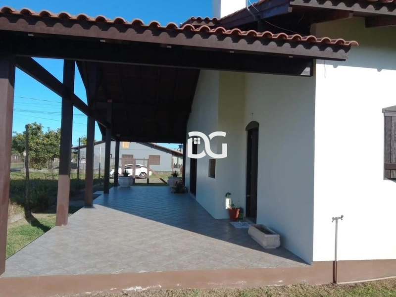 Casa com 2 dorm. e abrigo para 3 carros: 4ª foto da galeria de imagens do imóvel