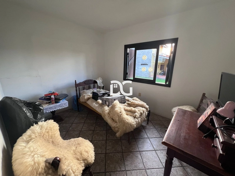 Casa com 2 dorm. e abrigo para 3 carros: 9ª foto da galeria de imagens do imóvel