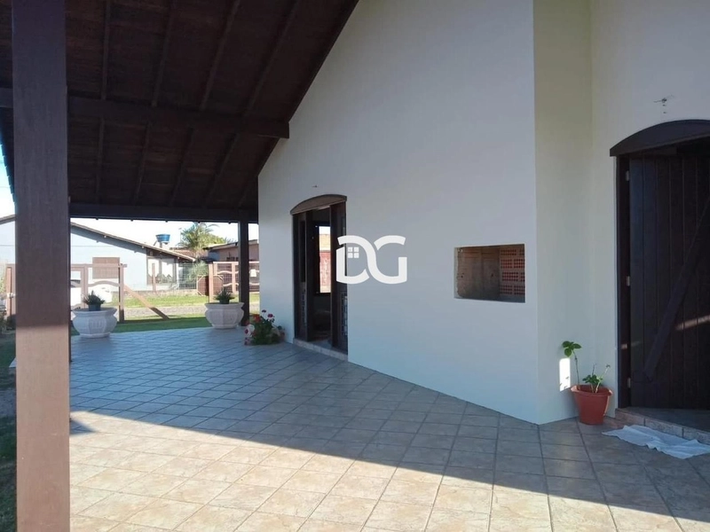 Casa com 2 dorm. e abrigo para 3 carros: 3ª foto da galeria de imagens do imóvel